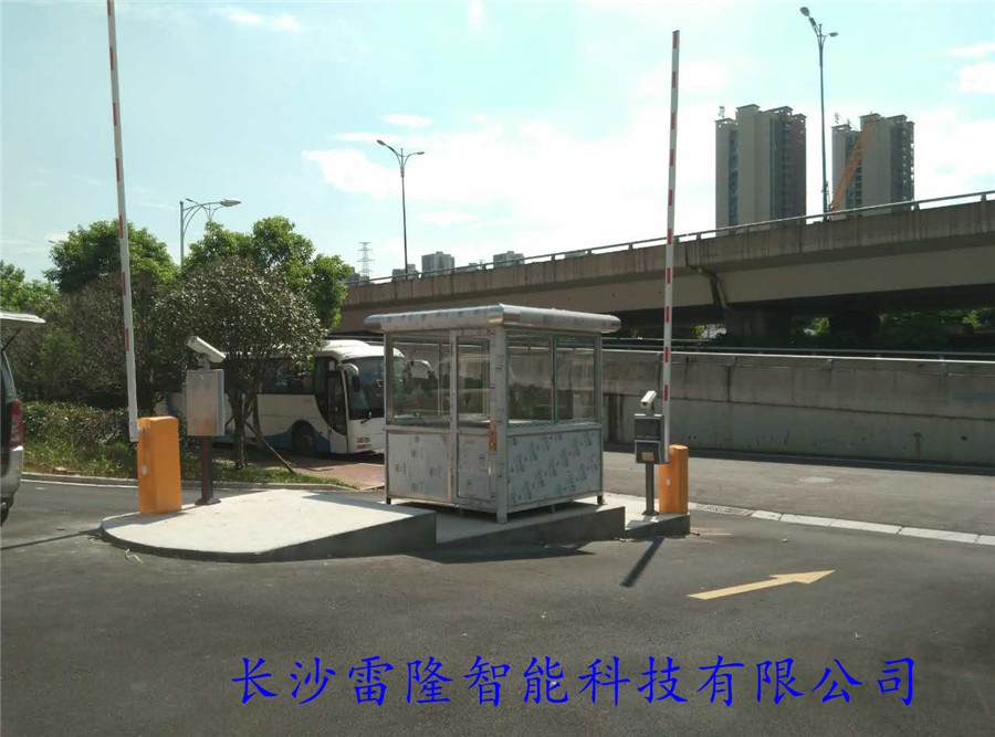 岳麓區誠心園停車場