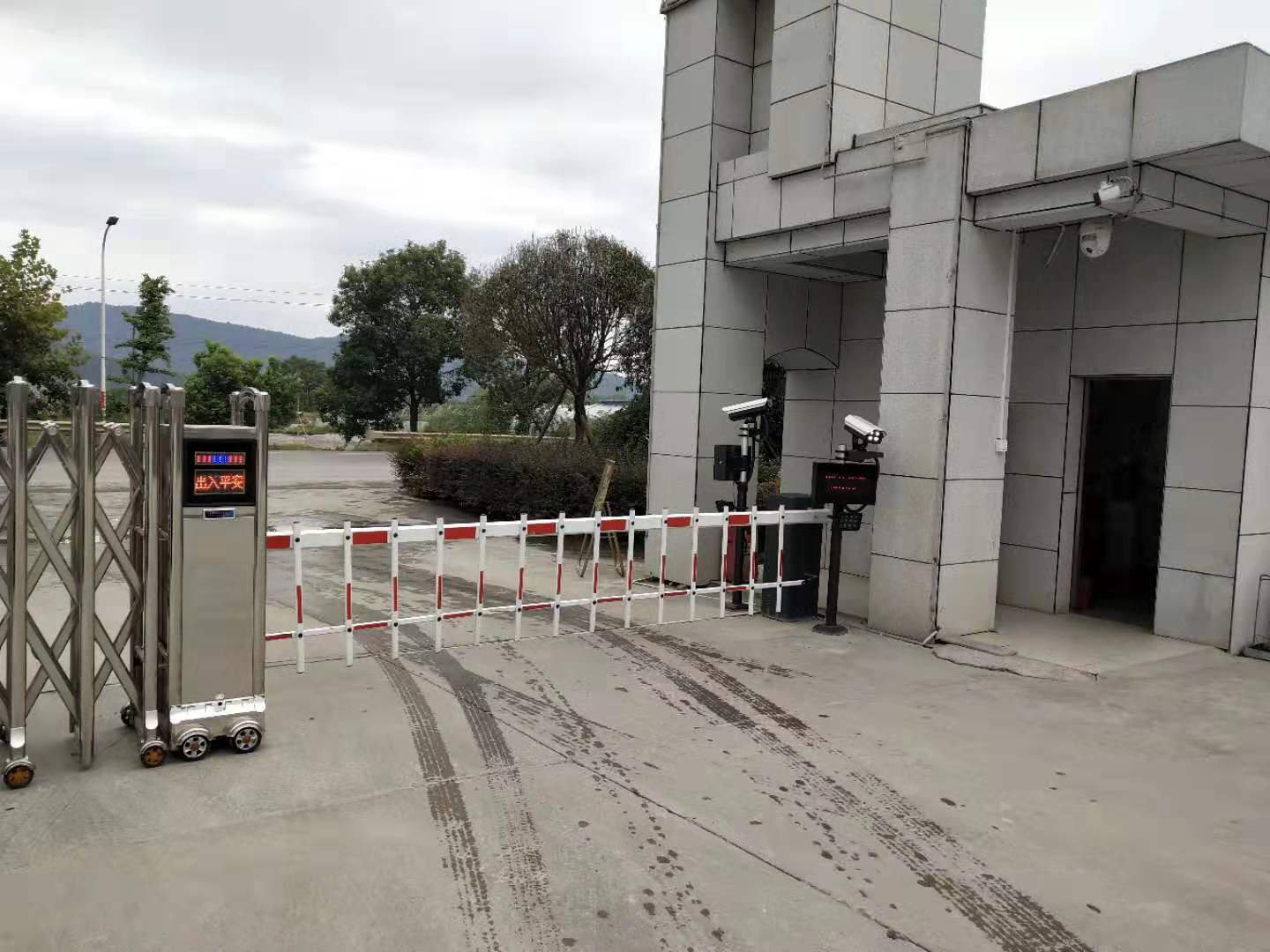 長沙雷隆智能科技有限公司,車牌識別系統,停車收費系統,車牌識別一體機,智能通道閘,湖南車牌識別道閘系統,人行通道閘,智能道閘 長沙雷隆智能科技有限公司,車牌識別系統,停車收費系統,車牌識別一體機,智能通道閘,湖南車牌識別道閘系統,人行通道閘,智能道閘